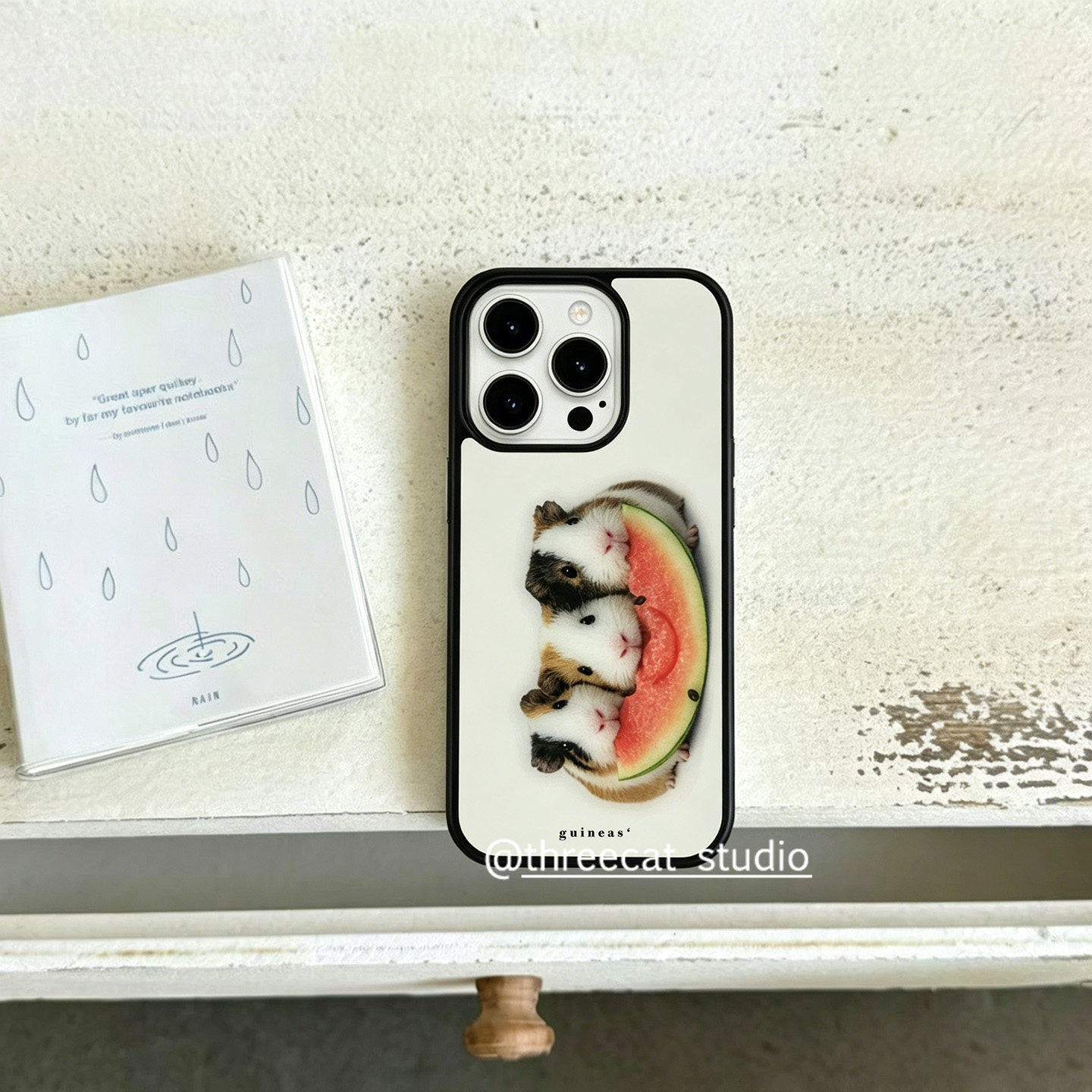 Phone Cases Korea - 韓国のインスタ映えするモルモットがスイカを食べるデザインのiPhoneケース、iPhone 17 Air、16 Pro Max、15、14 Plus、13、12、11対応、耐衝撃シリコン製バックカバー