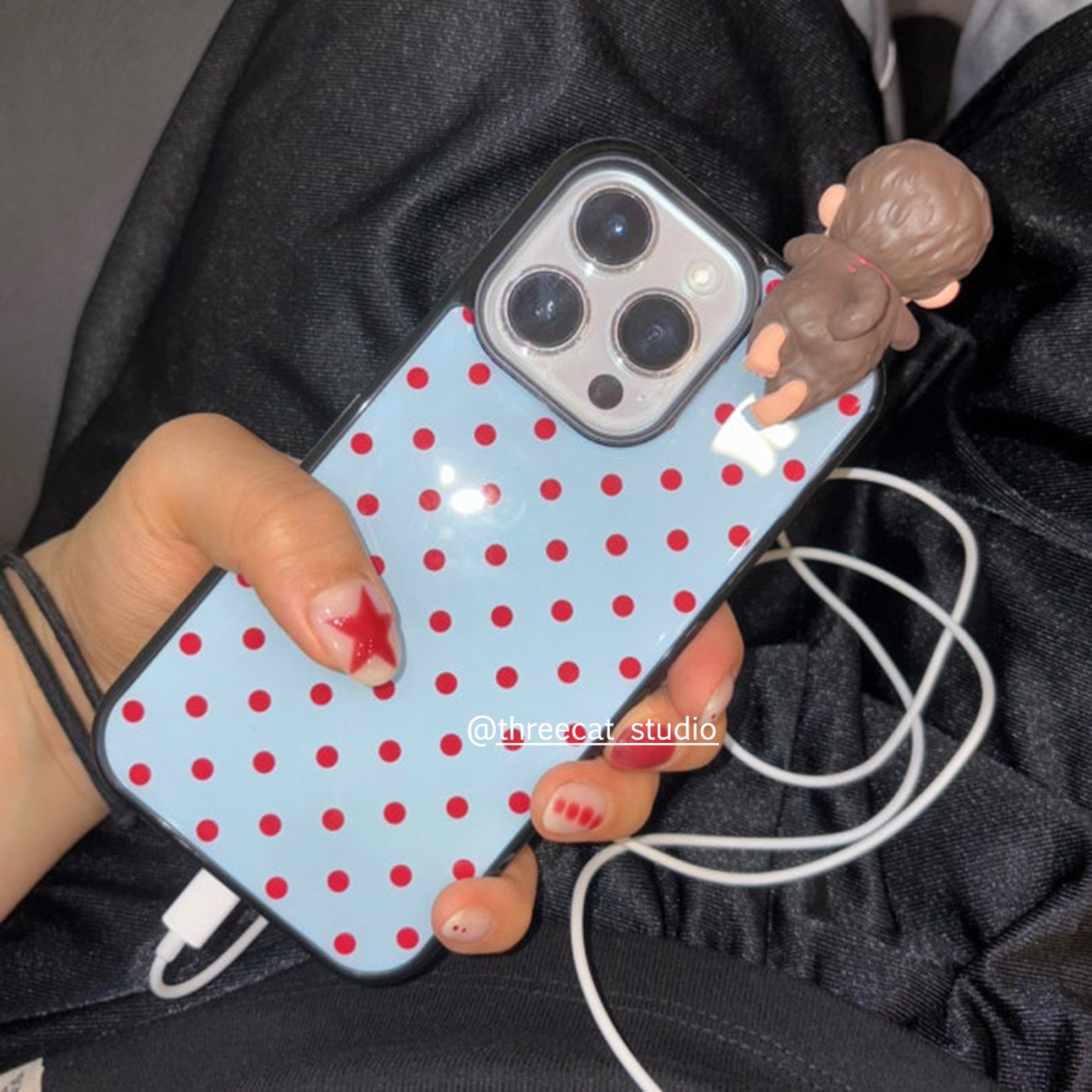 韓国のカラフルな水玉模様の黒縁マット仕上げのiPhoneケー - Phone Cases Korea のレビューと価格